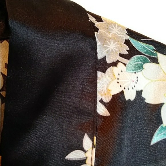 Old Shanghai Short Robe - Picture 5 of 8